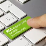 Clavier d’ordinateur avec une touche indiquant RSE Responsabilité Sociétale des Entreprises