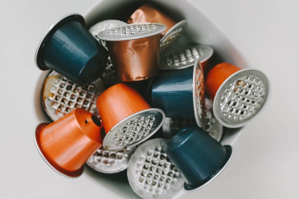 Capsules de café en aluminium utilisées et vides